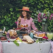 La malagueña acaba de publicar 'A la mesa con Loleta'.