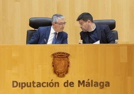 Francisco Salado y Cristóbal Ortega, esta mañana, en el pleno.