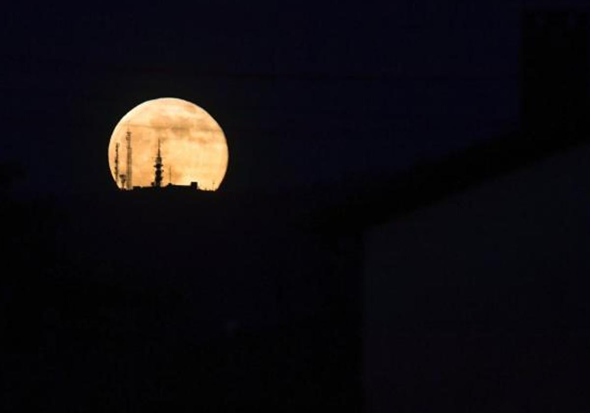 Cómo observar este domingo la 'parada lunar': el fenómeno que solo ocurre cada 18,6 años