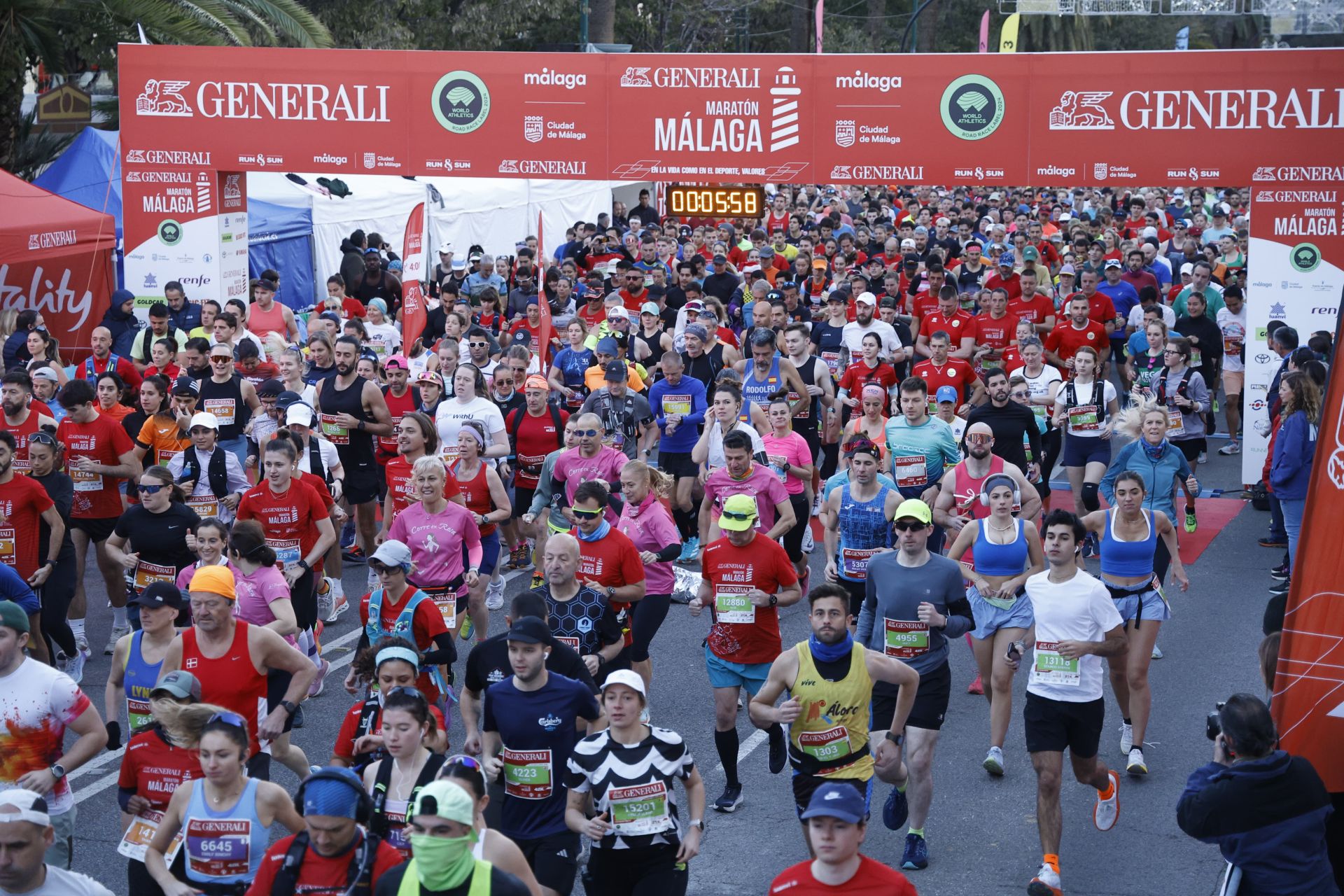 Las mejores imágenes del Generali Maratón de Málaga 2024