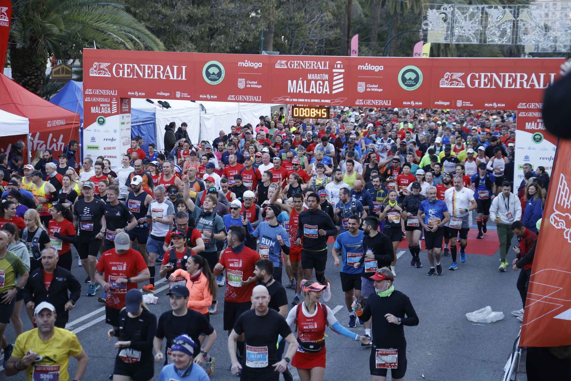 Las mejores imágenes del Generali Maratón de Málaga 2024