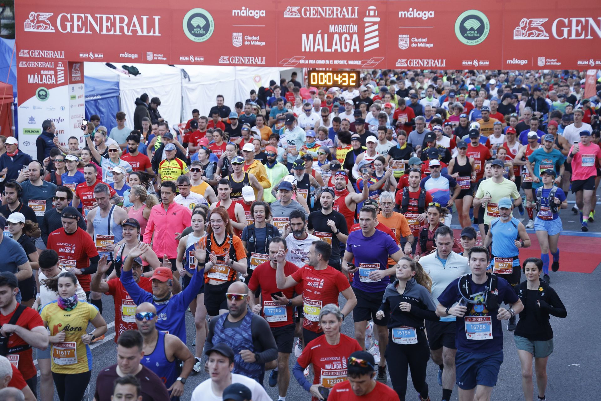 Las mejores imágenes del Generali Maratón de Málaga 2024