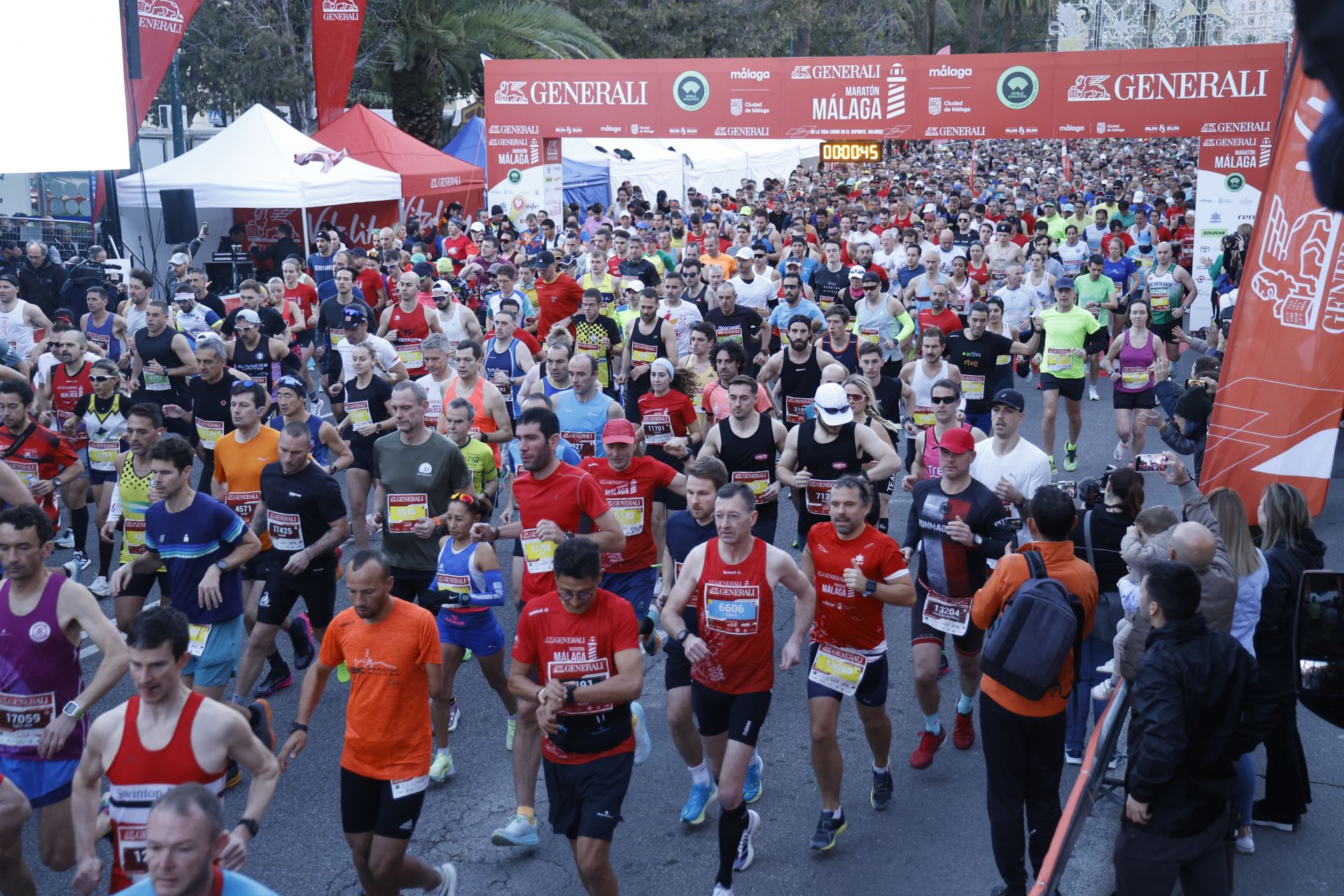 Las mejores imágenes del Generali Maratón de Málaga 2024