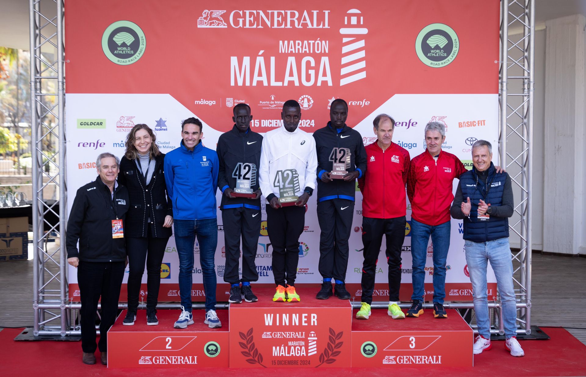 Las mejores imágenes del Generali Maratón de Málaga 2024