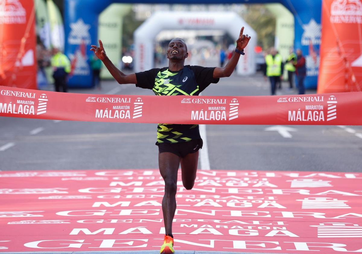 El keniata Vincent Kipkorir, nuevo rey de un Generali Maratón de Málaga sin récord