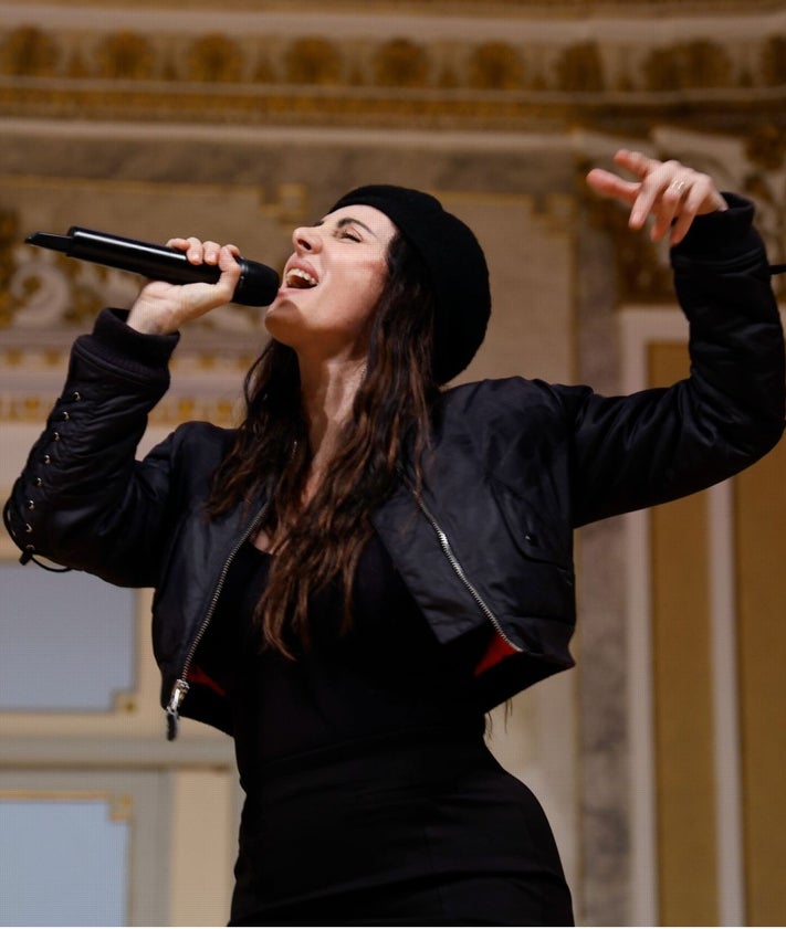 Imagen secundaria 2 - Mala Rodríguez deleita al público con su música en 'Suena Sur'.