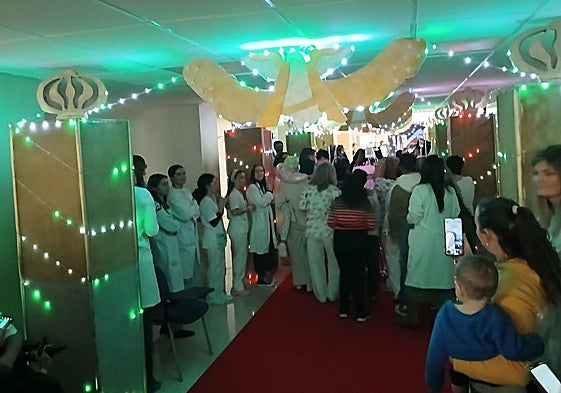 El Hospital Materno Infantil recrea la iluminación navideña de calle Larios en su primera planta
