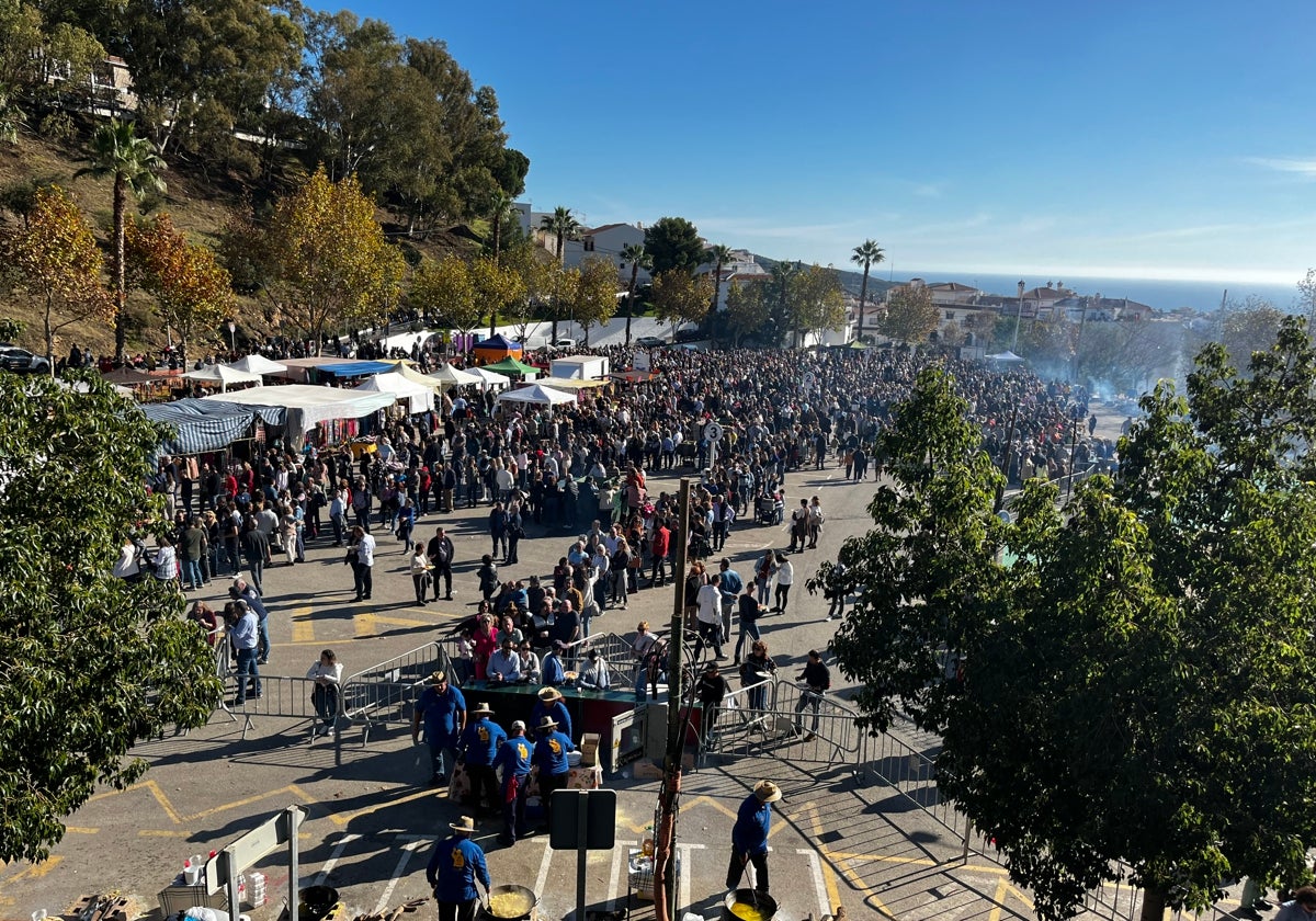 Imagen de una edición anterior de la multitudinaria Fiesta de las Migas de Torrox.