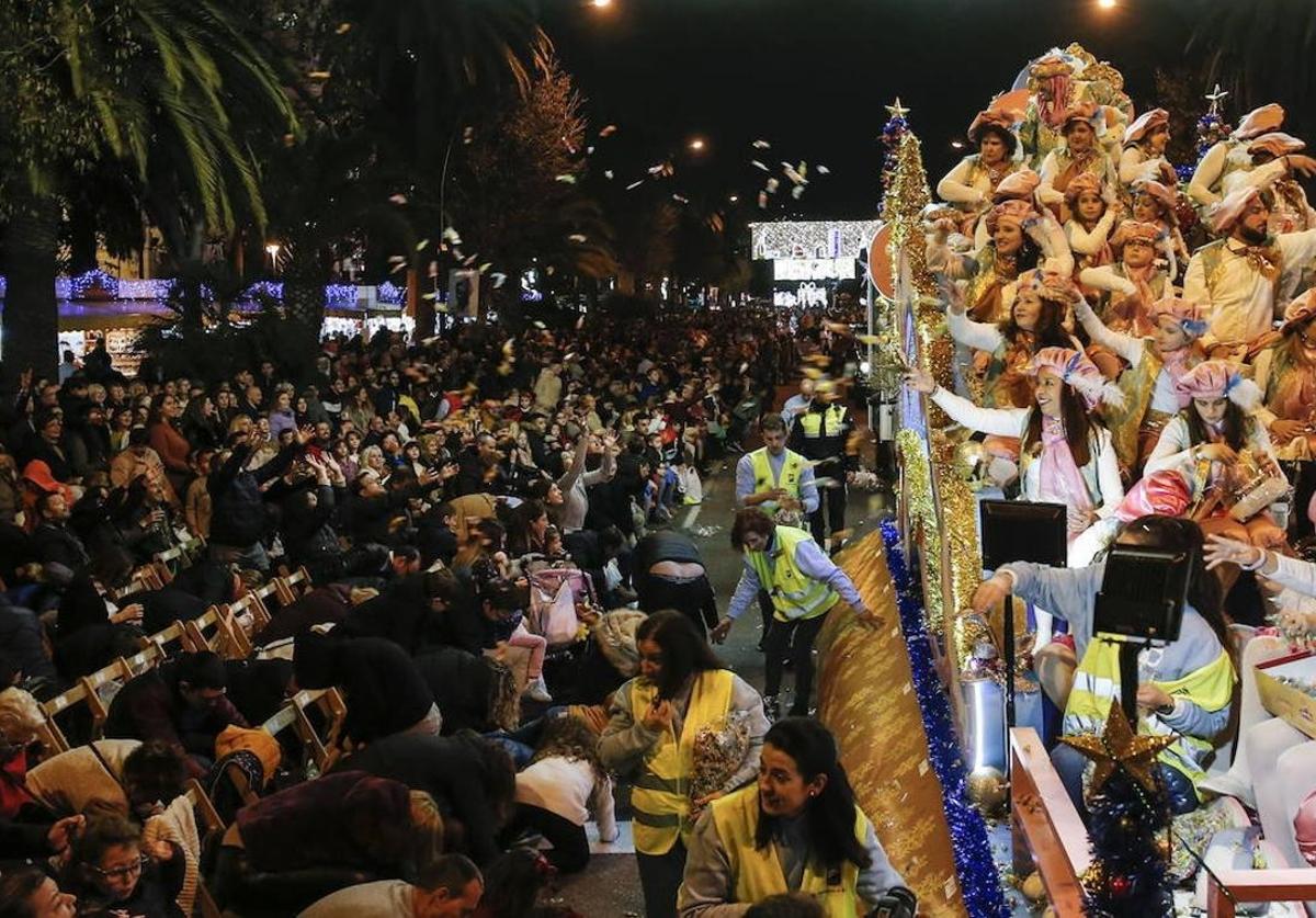 Cabalgata de Reyes de Málaga: precios y ubicaciones de las sillas que salen a la venta hoy