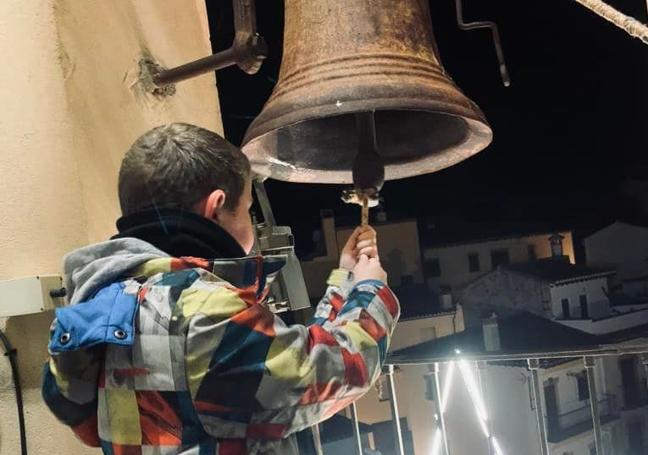 A las 7 de la mañana se despierta a los vecinos con las campanas de la iglesia