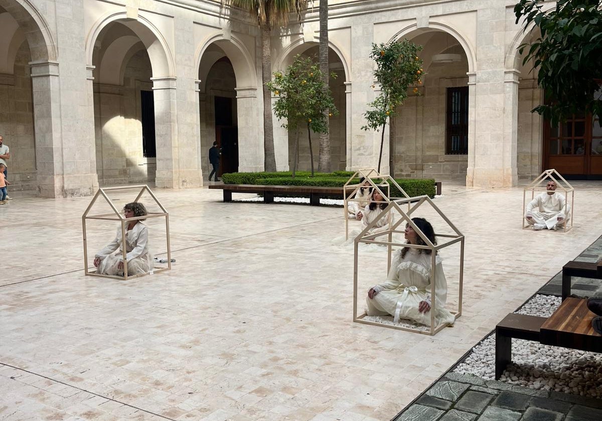 Una de las performances de artes vivas que podrán visitar en el Museo de Málaga.