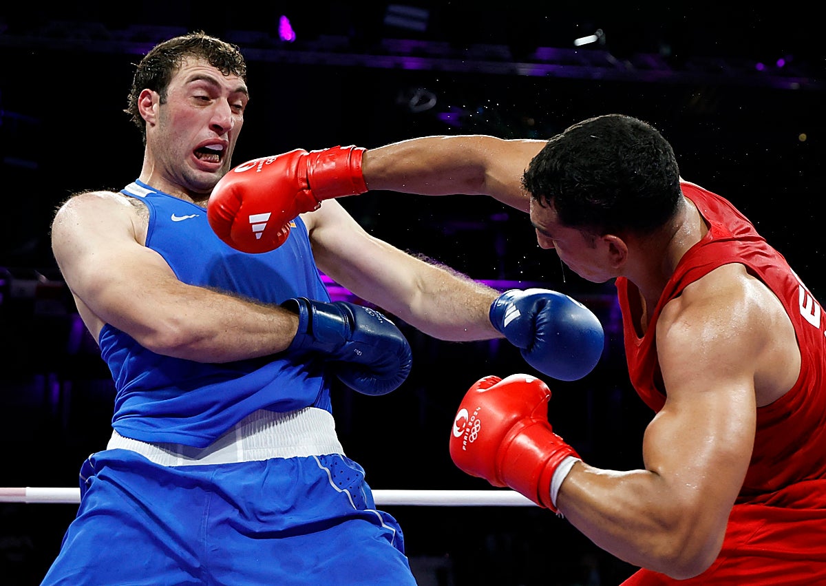 Imagen secundaria 1 - Ayoub Ghadfa, plata olímpica de boxeo y oro en superación personal