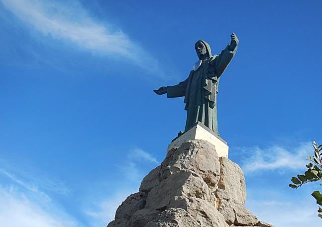 Esta imagen del 'Santo' se colocó allí hace ya casi tres décadas y es un emblema del pueblo. j. a.