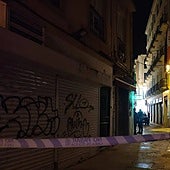Imagen de la calle precintada tras el crimen.