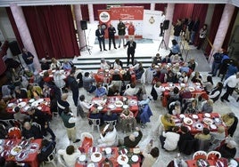 Unidos para repartir 200 comidas solidarias navideñas en Málaga