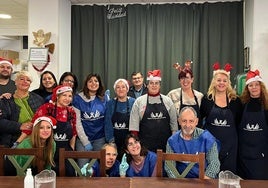 Algunos de los voluntarios de los Ángeles Malagueños de la Noche, durante la mañana de Nochebuena.