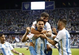 Nelson celebra junto a Larrubia, Kevin y Dioni uno de sus tres goles este curso.