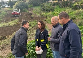 Visita de responsables de Acosol a la zona afectada.