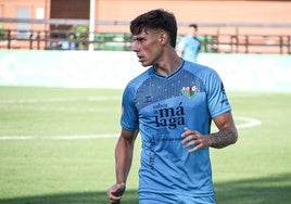 Iker Recio, en un partido con el Antequera esta temporada.