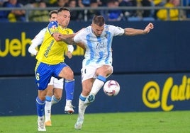 Dioni, en el partido ante el Cádiz, en el que marcó uno de los dos goles del Málaga.