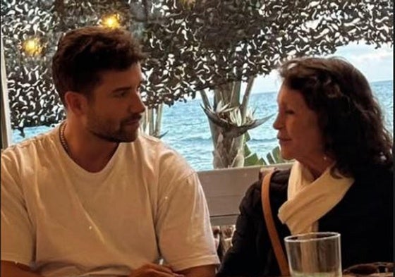 Pablo Alborán, junto a Pepa Flores en una foto compartida por el cantante.