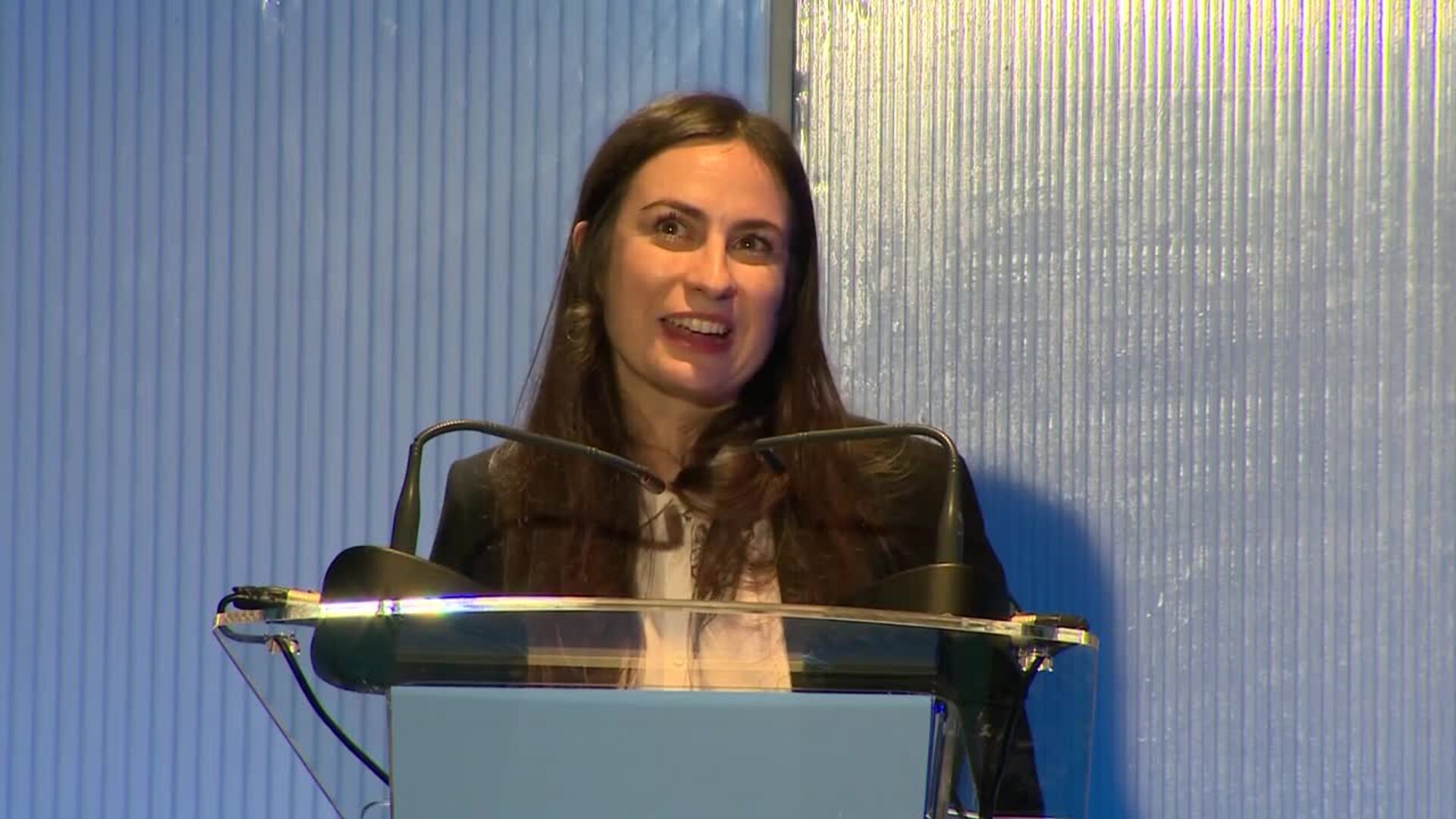 María Sánchez recibe "muy emocionada" el XLIV Premio Internacional Afundación Julio Camba