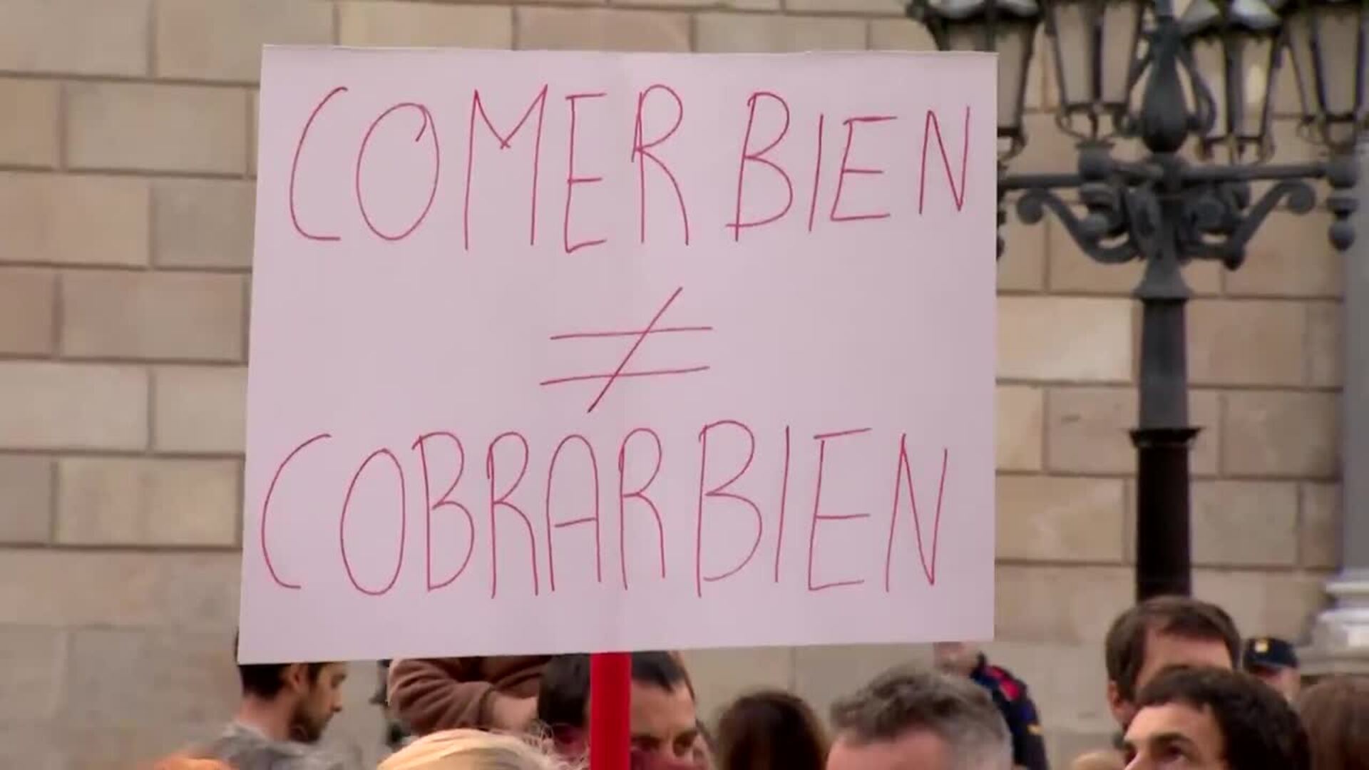 Comerbien SL entra en concurso de acreedores y sus cocineras piden justicia al ayuntamiento