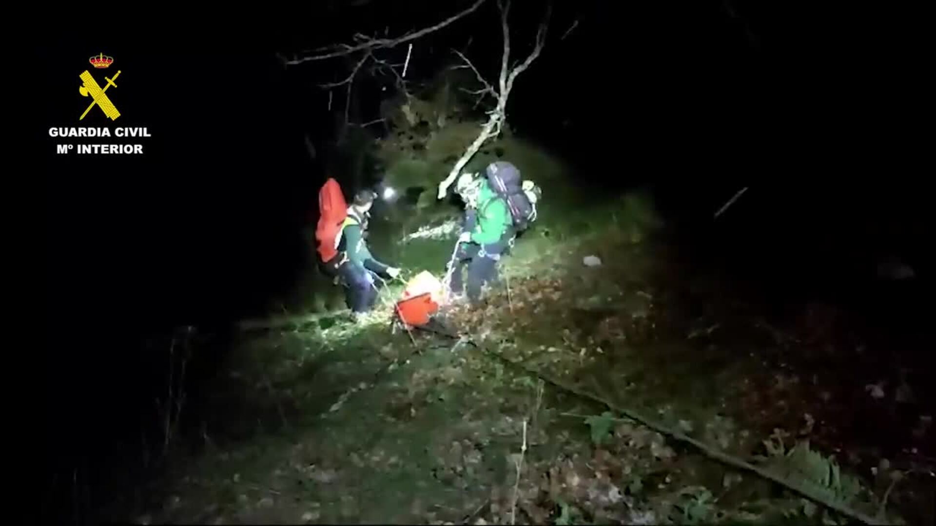 Recuperan el cadáver de un montañero que se precipitó unos 70 metros en el pico Niajo