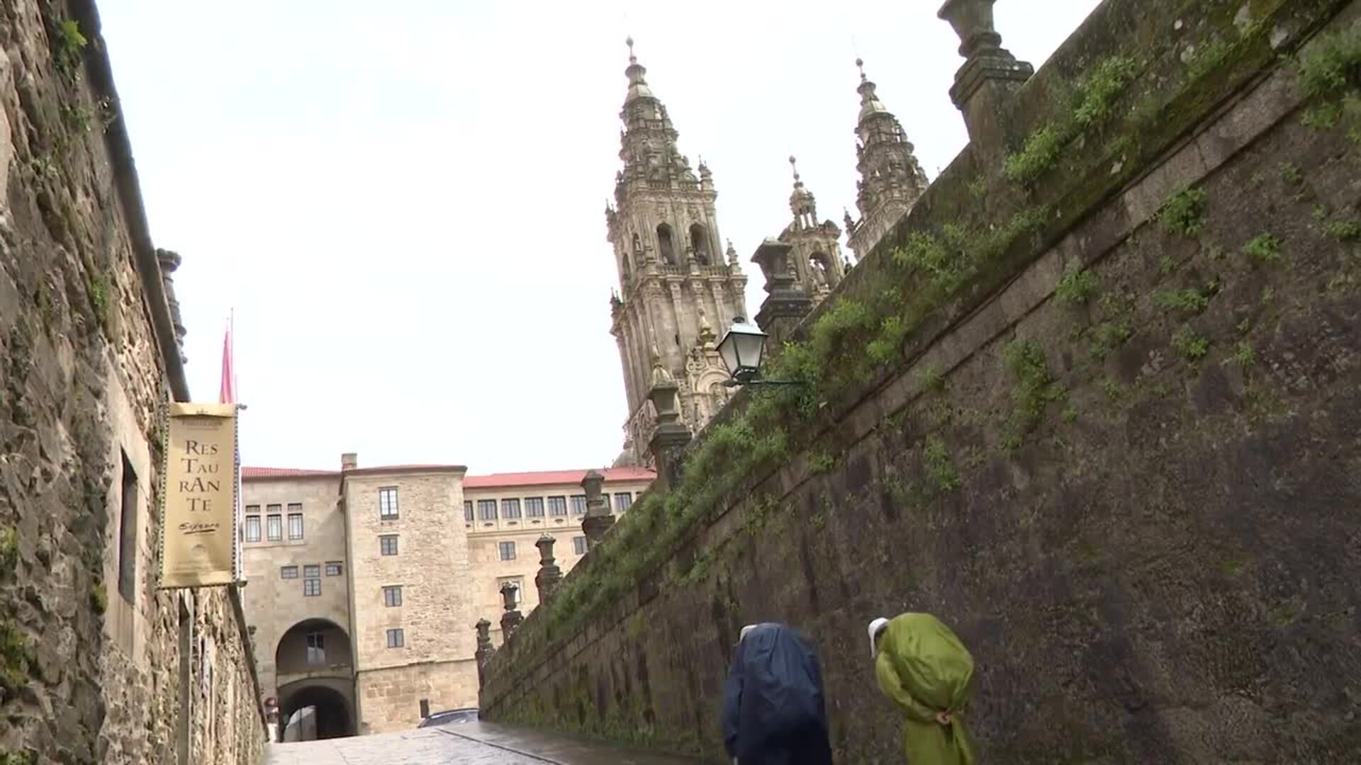 El mal tiempo no frena a los peregrinos y la Semana Santa arranca con buenas cifras en Santiago