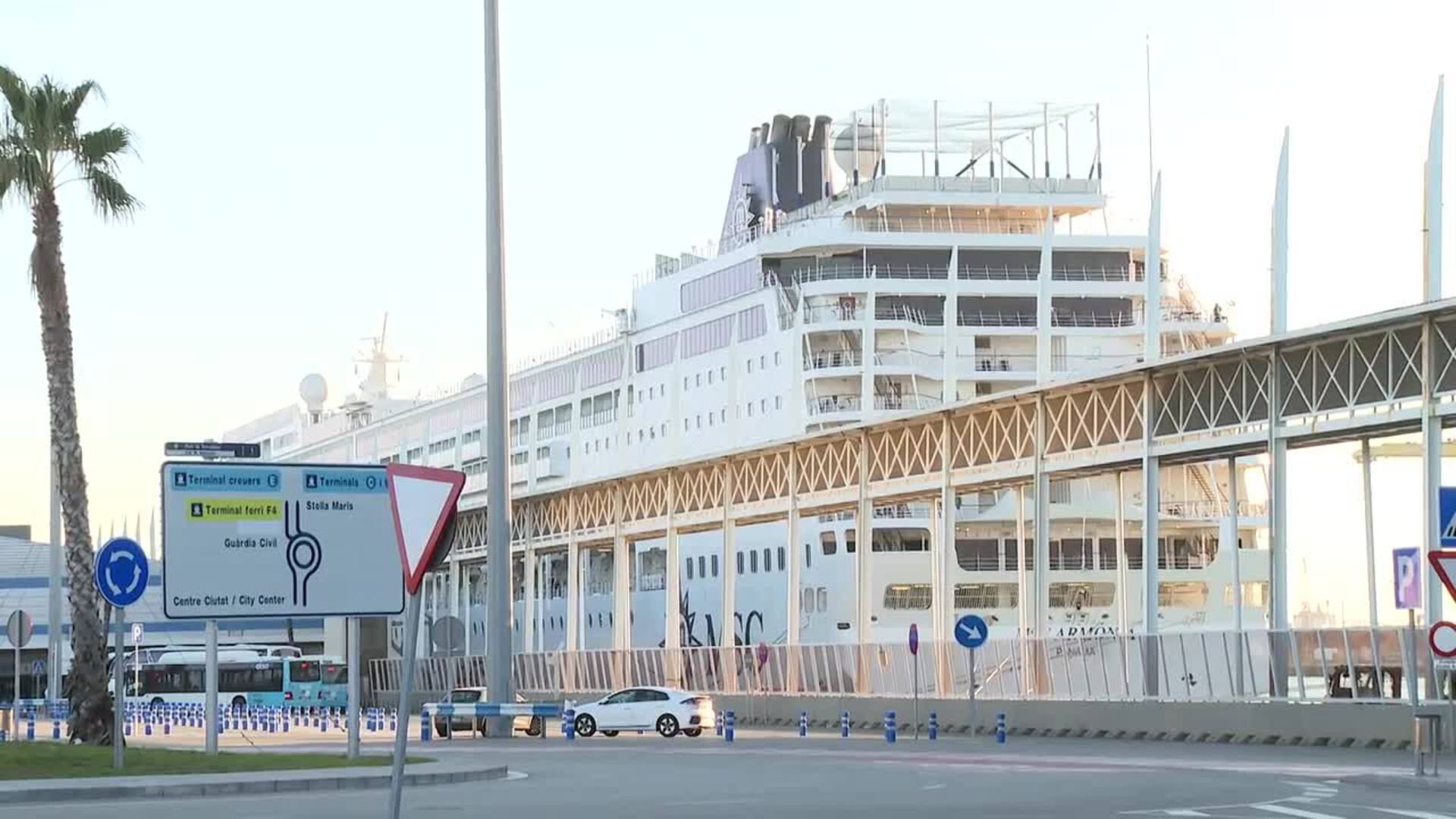 Retenido un crucero MSC en Barcelona al descubrirse falsedad en los visados de los pasajeros