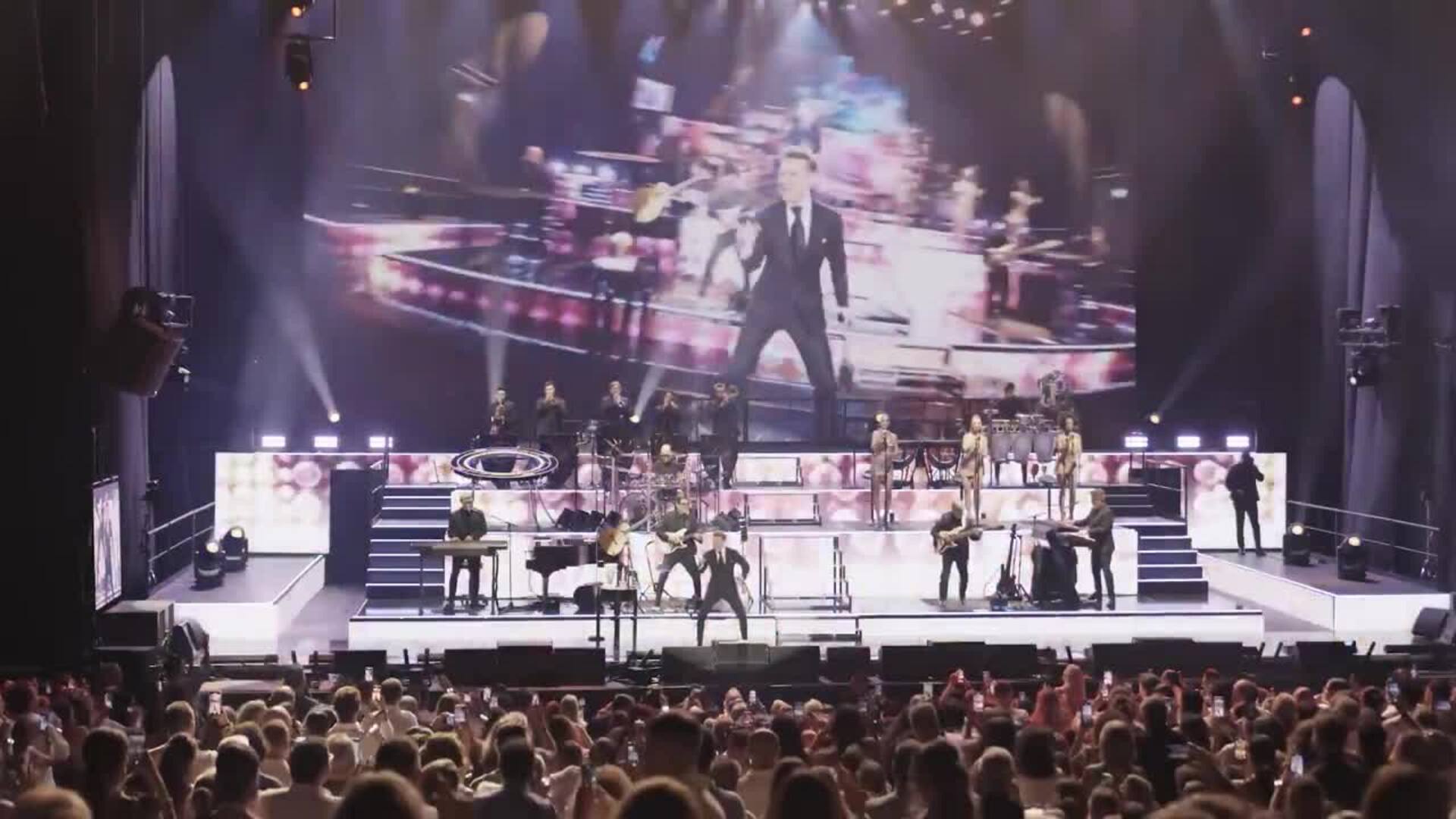 Luis Miguel arrasa en su segundo concierto en Starlite a golpe de pelvis