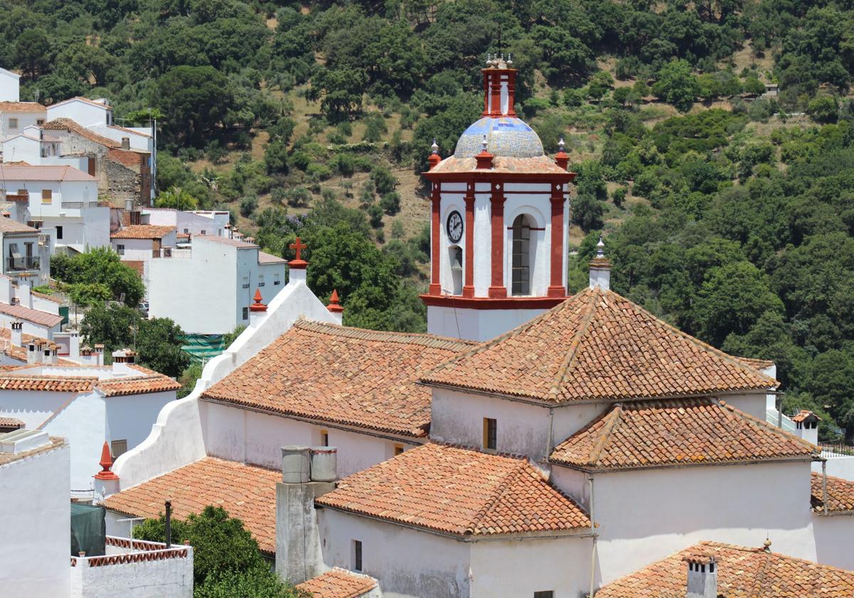 La iglesia de Nuestra Señora de la Encarnación se encuentra en el centro de este pueblo.