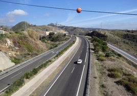 Vista de la AP-7 a su paso por el término municipal de Marbella.