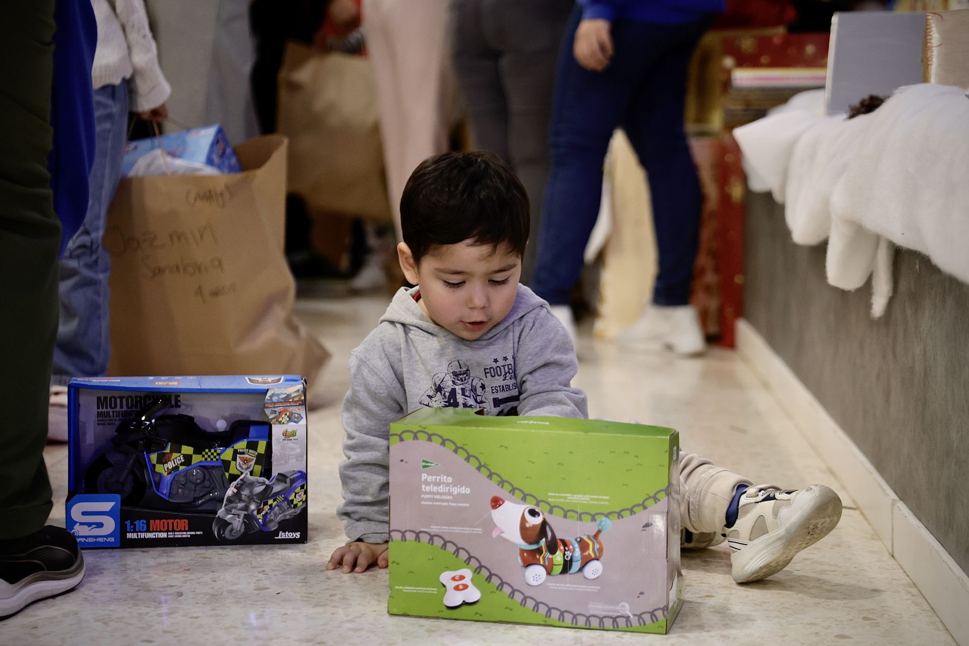 400 niños de más de 200 familias desfavorecidas de La Corta reciben el mejor regalo de Sus Majestades de Oriente