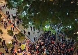 Los ultras del Atlético de Madrid, en la Plaza de la Merced.