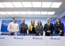 José Ramón Carmona, Francisco Salado, Carolina España, Patricia Navarro, Francisco de la Torre y Margarita del Cid, esta mañana.