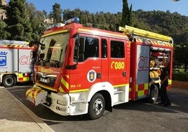 Afectada una persona por humo tras un incendio en un piso en Málaga