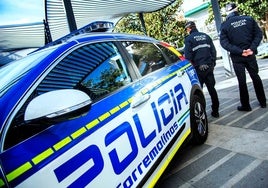 La Policía Local de Torremolinos, durante un servicio.