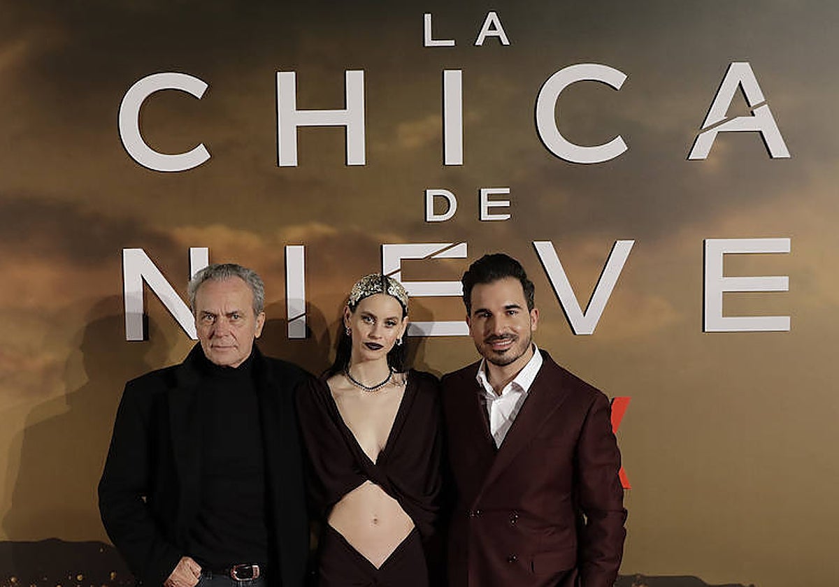 José Coronado, Milena Smit y Javier Castillo, en el estreno en Málaga de la primera temporada.