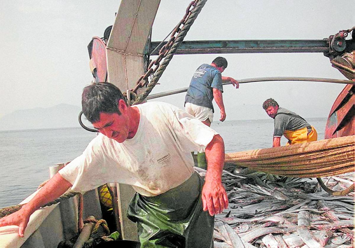 La pesca de arrastre sigue hoy una estricta regulación, lo que le permite la renovación y la conservación de la biodiversidad marina.