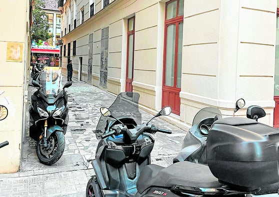 Vista de la falta de movilidad en la calle Blasco de Garay.