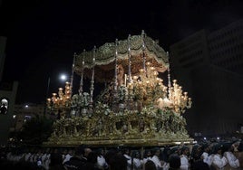 La Virgen de la Esperanza saldrá por las calles de Roma en su trono procesional.