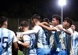 Los jugadores del Malagueño celebran uno de los goles ante el Jaén.