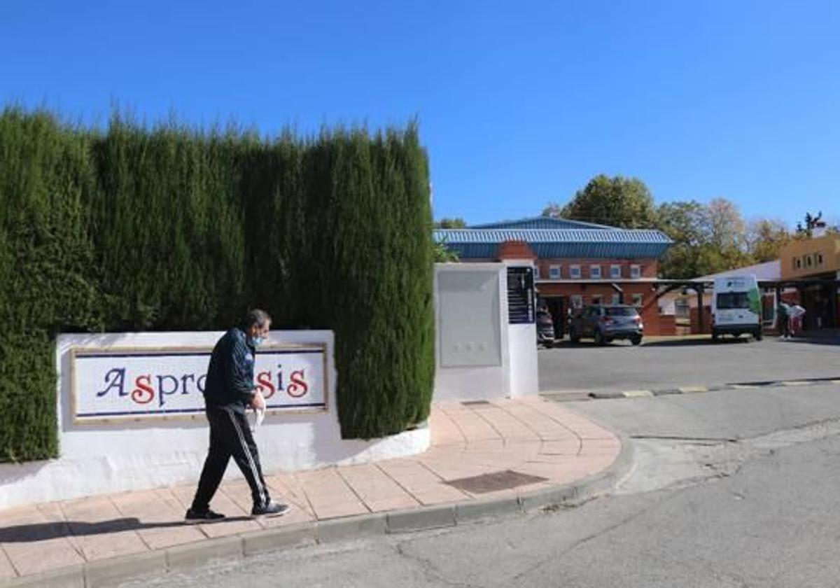 Acceso a las instalaciones de la Fundación junto a la carretera entre Ronda y El Burgo.