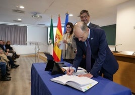 Joaquín Ortega en la toma de posesión como director de la Escuela de Ingenierías Industriales.