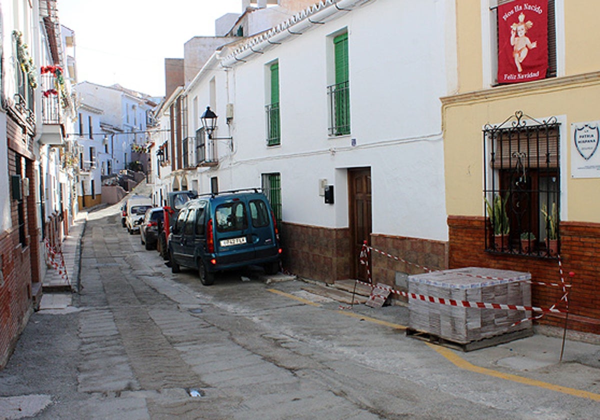 La calle Erilla de Álora en el inicio de las obras.