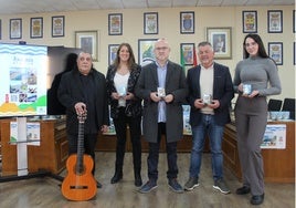 Acto de presentación de la promoción turística de la Axarquía para Fitur en la Mancomunidad Oriental.