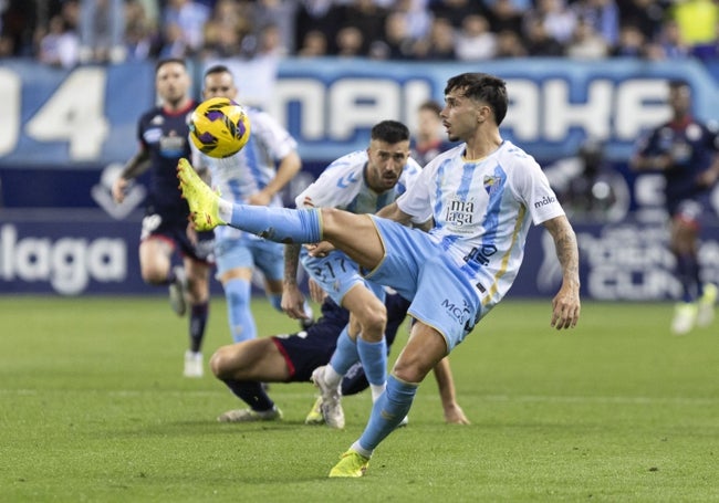 Un lance del partido del sábado ante el Deportivo (1-1), con Kevin y Dioni en acción.