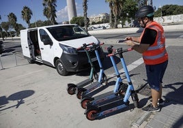 Imagen de patinetes eléctricos de alquiler en Málaga.