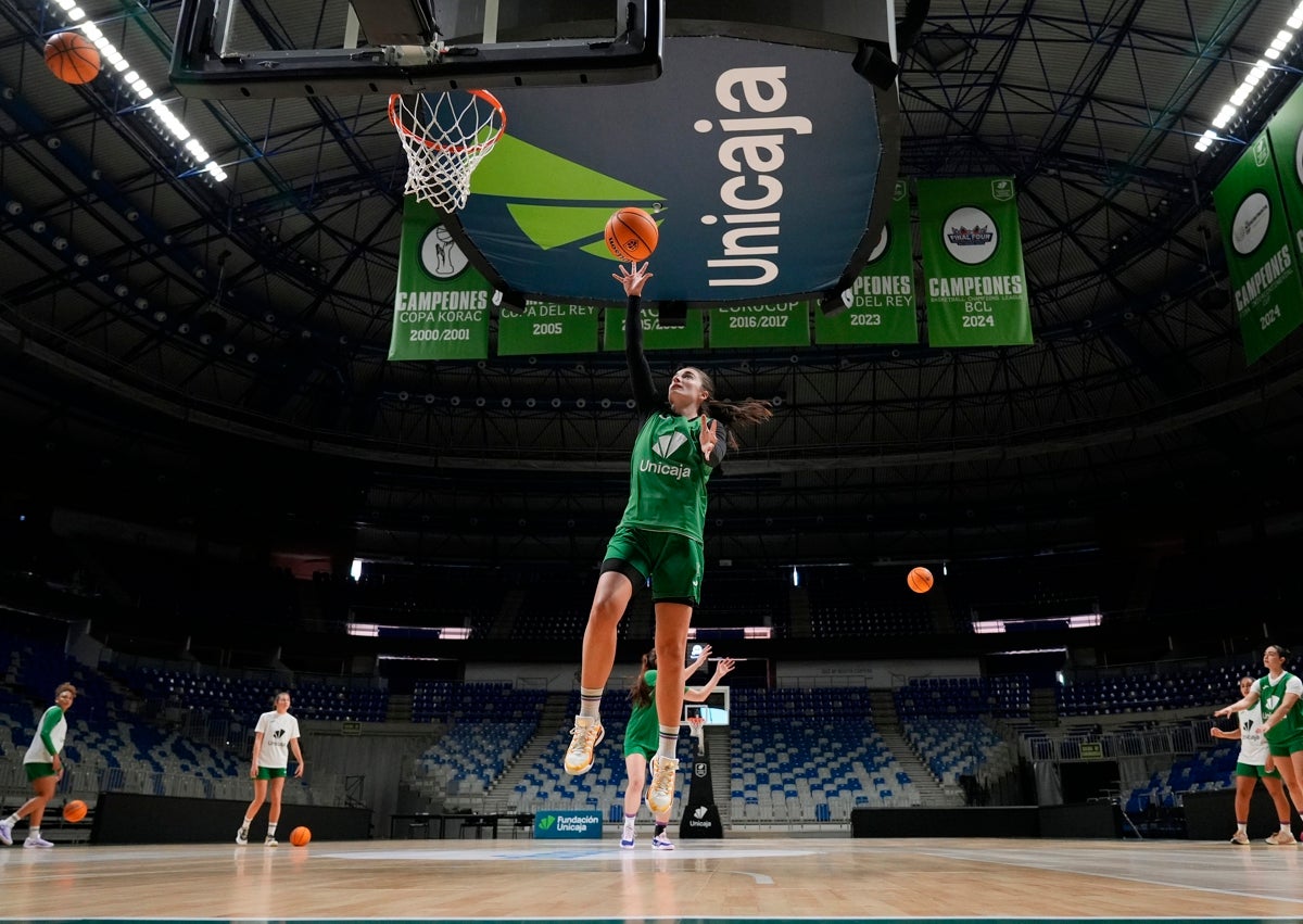 Imagen secundaria 1 - «Jugar en el Martín Carpena sirve para que nuestro deporte siga creciendo»